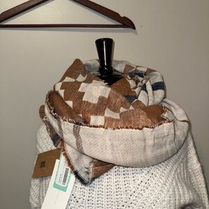 Elegant NWT Brown and Cream Checkered Scarf